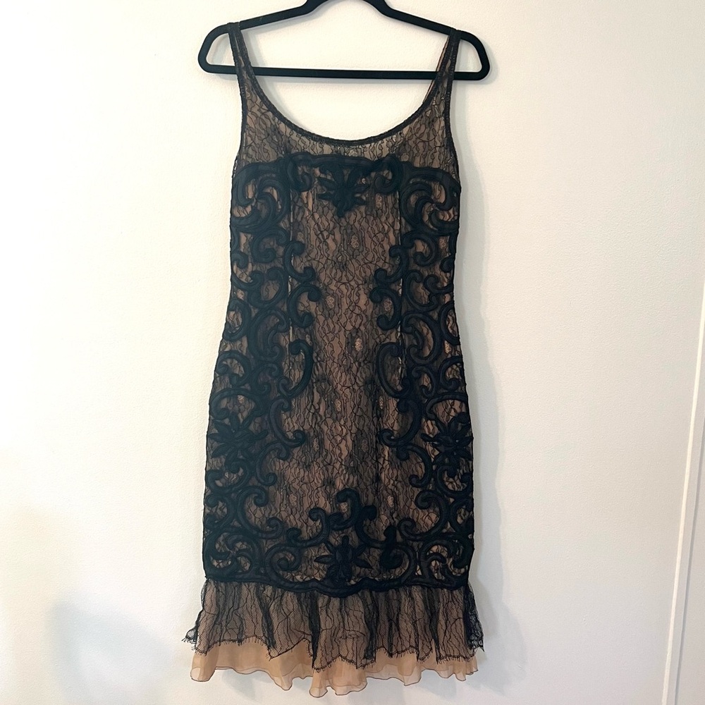 Carmen Marc Valvo Women's Lace Pattern Knee Length Dress Size 6